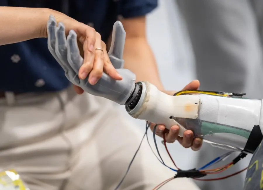 Kinesiology student tests grip of prosthetic arm