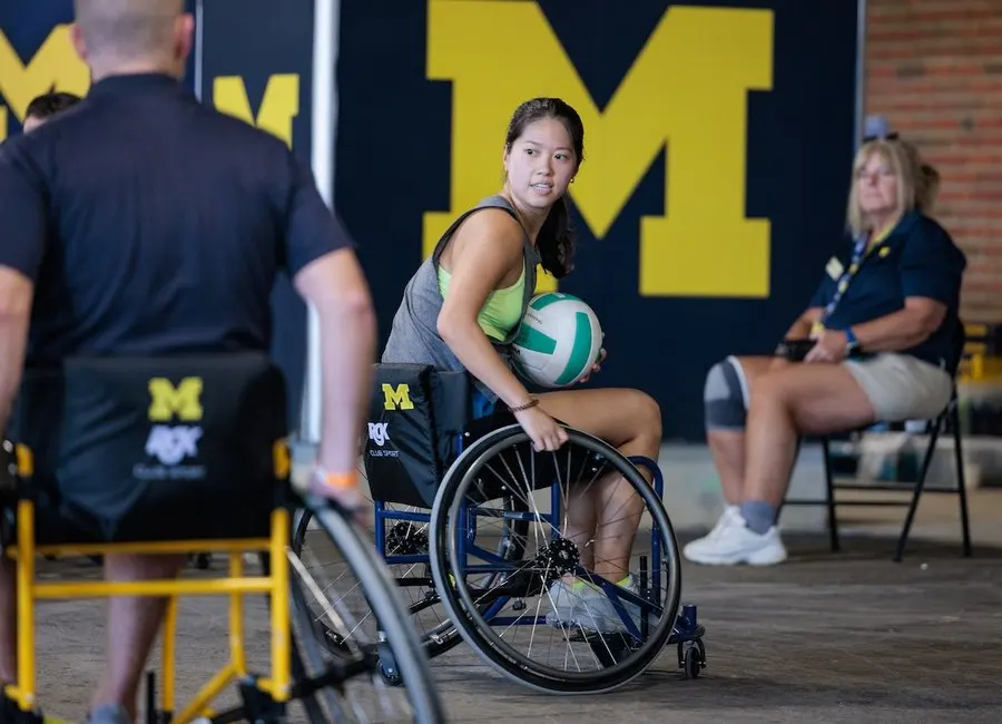 People playing wheelchair basketball