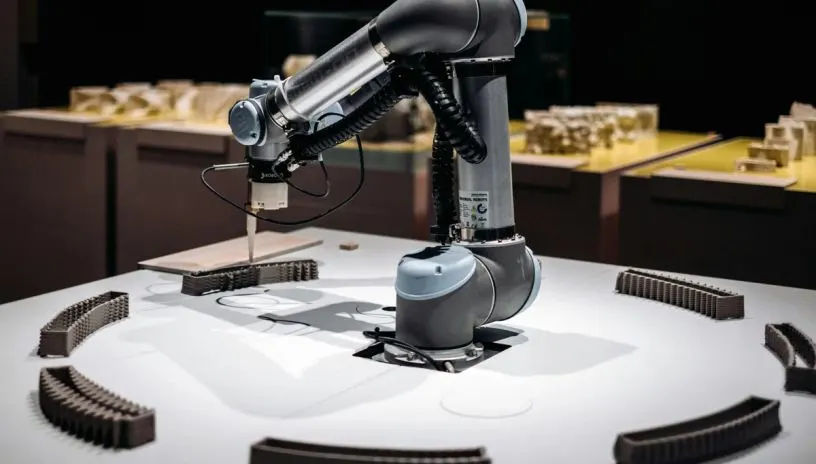 Complex equipment with a large metal arm in the middle