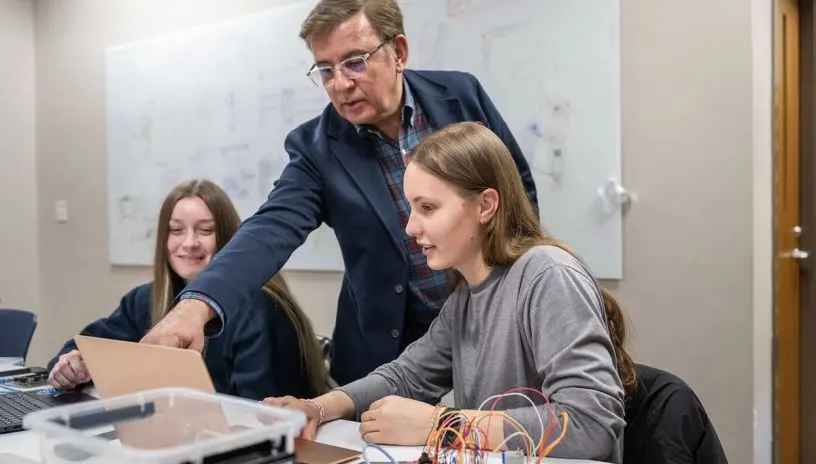 A faculty member helping a student in class